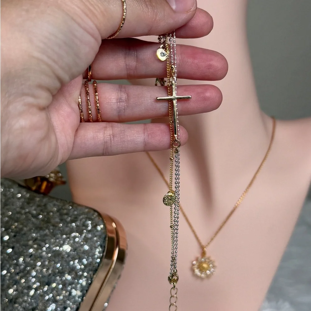 ⚜️❤️🔥 Gold Cross Charm Bracelet ⚜️ - Picture 8 of 9